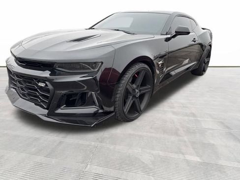 Used 2016 Chevrolet Camaro SS image 3