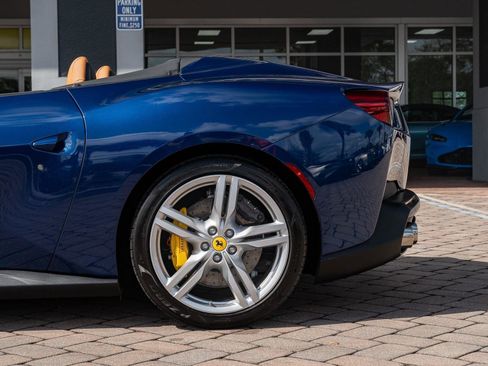 Used 2019 Ferrari Portofino image 11