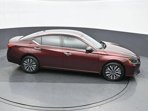 Used 2024 Nissan Altima 2.5 SV AWD/4WD image 22