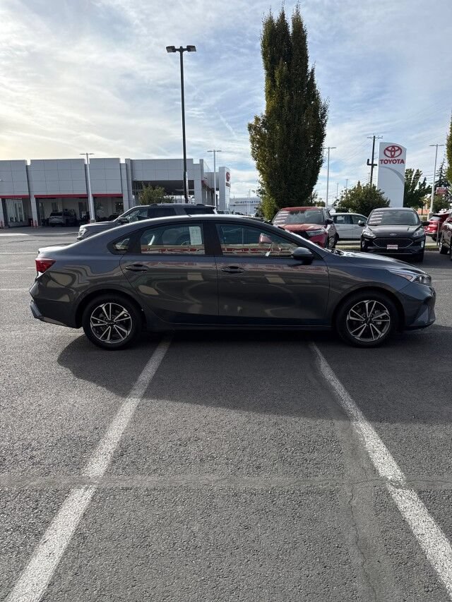 Used 2022 Kia Forte LXS FWD image 4