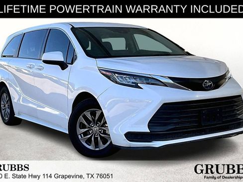 Used 2022 Toyota Sienna LE image 1