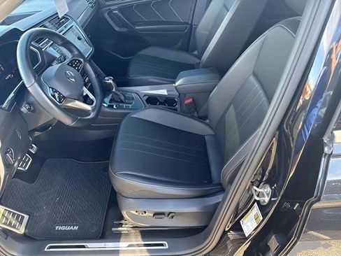 Certified 2023 Volkswagen Tiguan SE R-Line image 10