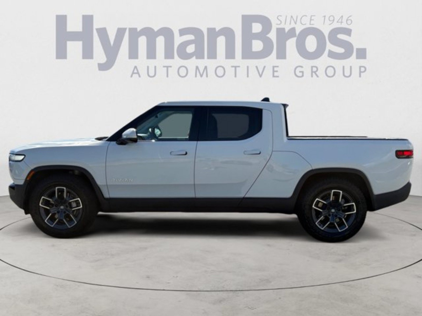 Used 2023 Rivian R1T Adventure Dual AWD/4WD image 6
