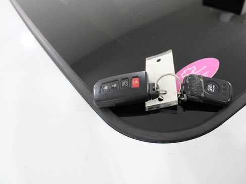 Used 2016 Toyota RAV4 XLE w/ Convenience Package AWD/4WD image 11