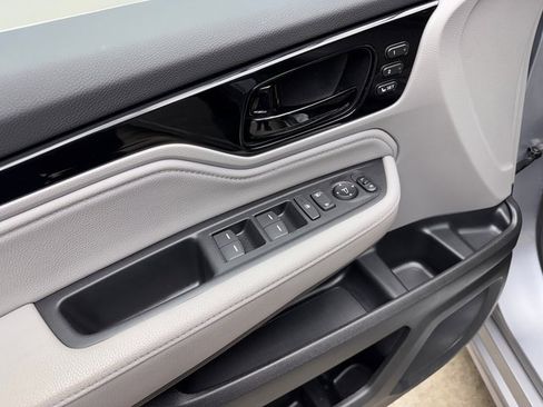 Used 2023 Honda Odyssey Touring image 11