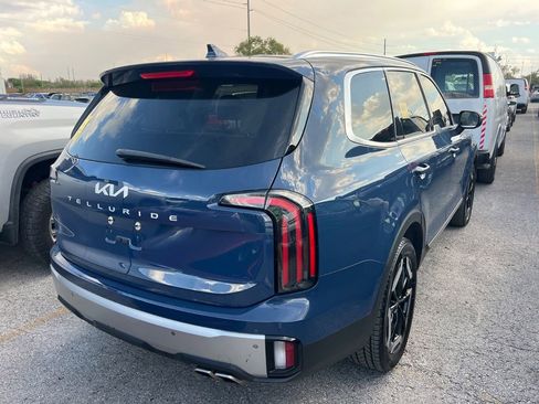 Used 2023 Kia Telluride EX w/ EX Captain's Chair Package image 5