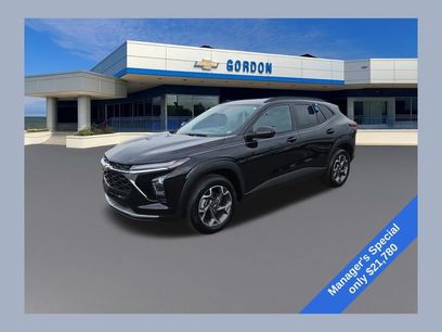 Used 2025 Chevrolet Trax LT w/ Driver Confidence Package