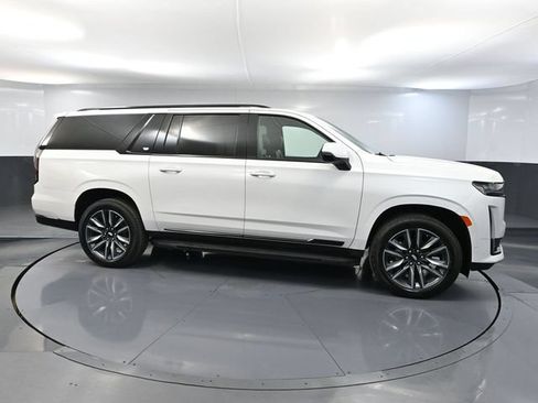 Used 2021 Cadillac Escalade ESV Sport w/ Heavy-Duty Trailer Package AWD/4WD image 4
