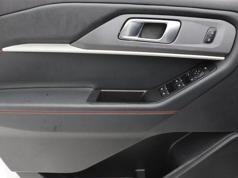 Used 2025 Ford Explorer ST-Line w/ ST-Line Street Pack image 15