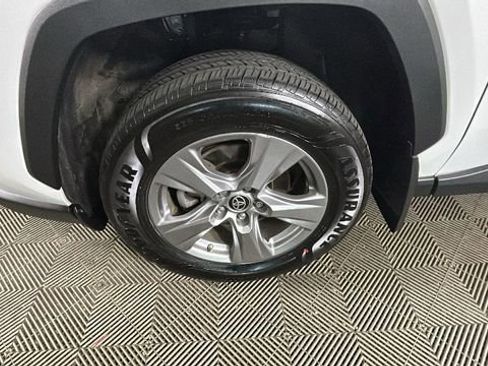 Used 2022 Toyota RAV4 LE AWD/4WD image 10