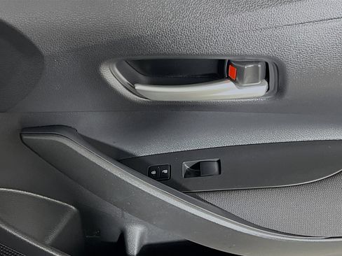 Used 2021 Toyota Corolla LE FWD image 31