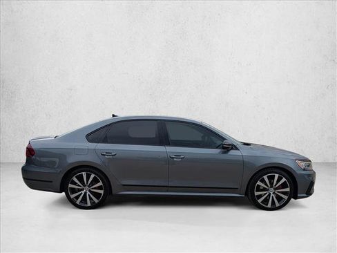 Used 2018 Volkswagen Passat GT FWD image 4