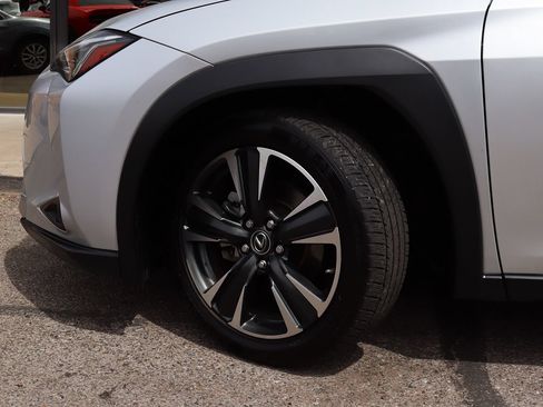 Used 2019 Lexus UX 200 w/ Premium Package FWD image 5