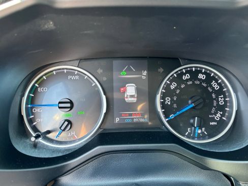 Used 2020 Toyota RAV4 LE AWD/4WD image 8