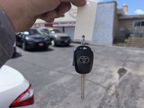 Used 2016 Toyota Corolla LE FWD image 18