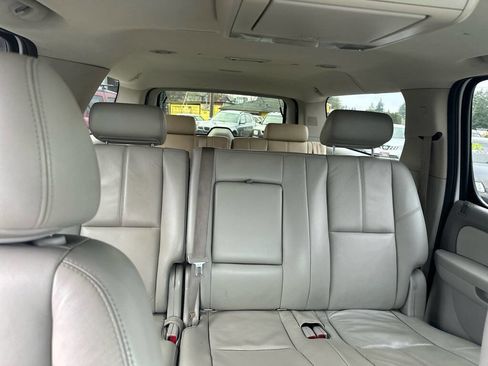 Used 2010 Chevrolet Suburban LT image 24