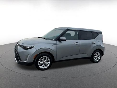 Used 2025 Kia Soul LX w/ LX Technology Package image 8