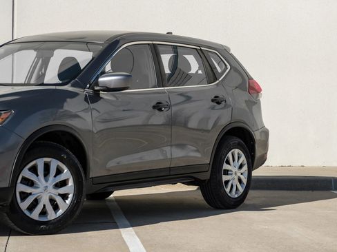 Used 2018 Nissan Rogue S image 14