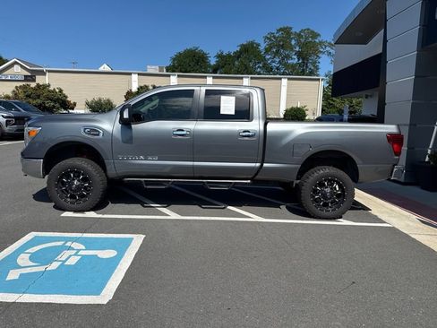 Used 2017 Nissan Titan SV AWD/4WD image 4