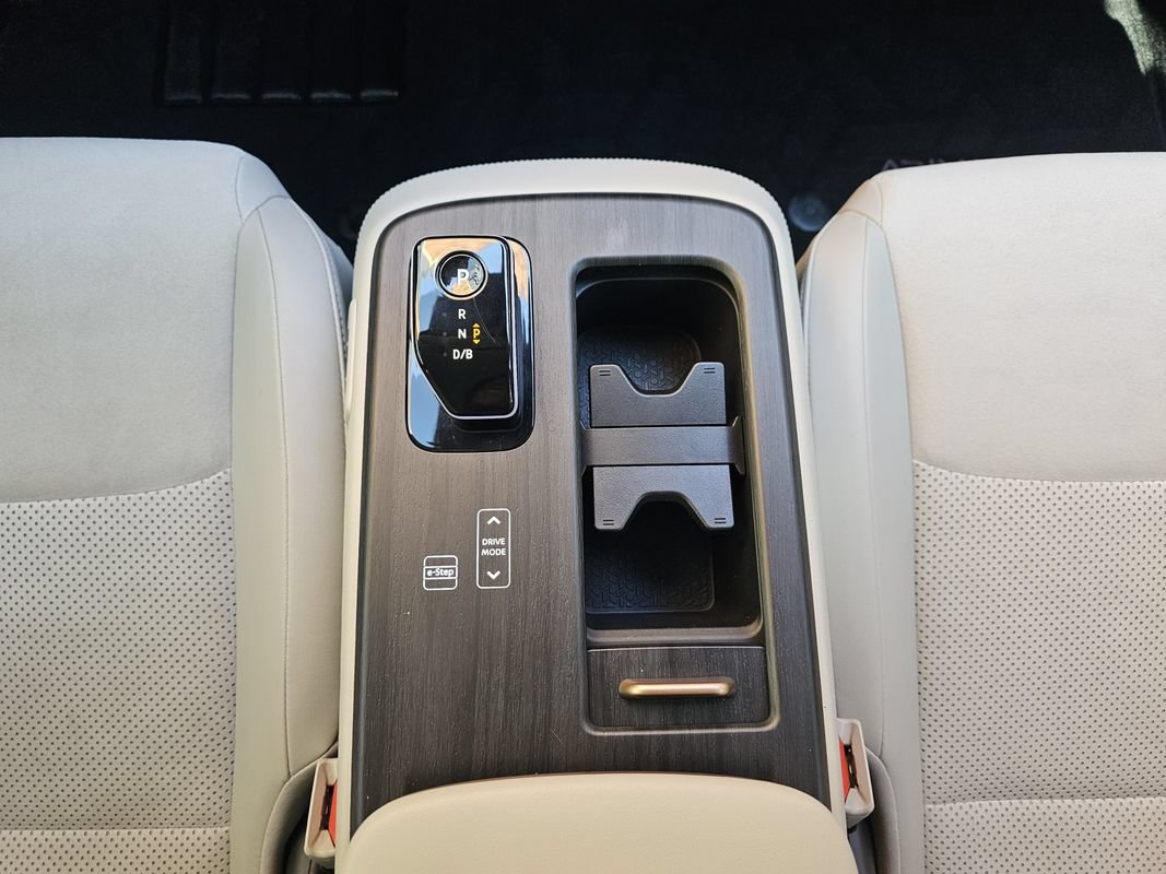 Used 2024 Nissan Ariya AWD image 31