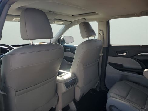 Used 2019 Toyota Highlander Limited image 18
