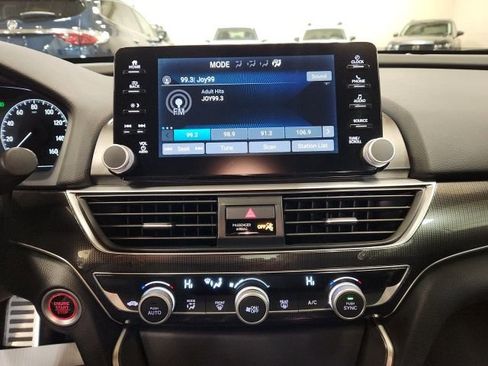 Used 2018 Honda Accord Sport image 14