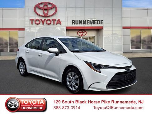Used 2024 Toyota Corolla LE FWD image 1