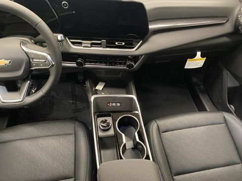 New 2026 Chevrolet Equinox LT w/ Convenience Package II AWD/4WD image 38