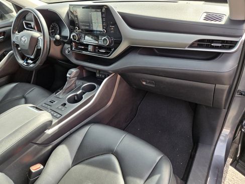 Used 2020 Toyota Highlander XLE image 15