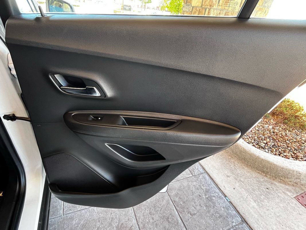 Used 2017 Chevrolet Trax LS FWD image 18