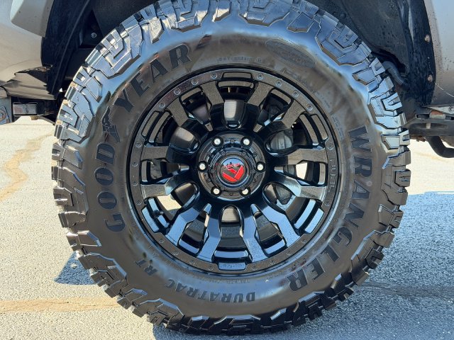 Used 2021 Toyota Tacoma TRD Off-Road AWD/4WD image 11