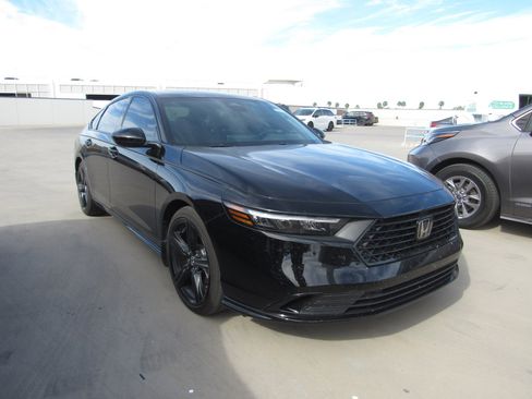Used 2025 Honda Accord Sport image 2