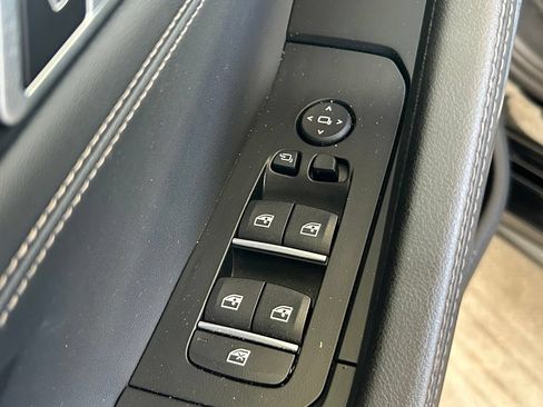 Used 2025 BMW X6 xDrive40i AWD/4WD image 42