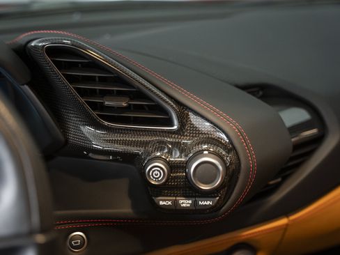 Used 2018 Ferrari 488 GTB RWD image 40