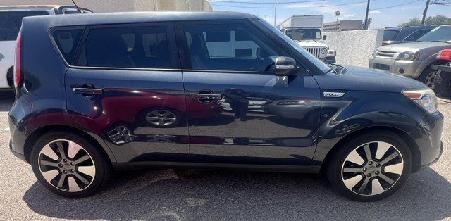 Used 2016 Kia Soul ! w/ Premium Package FWD image 2
