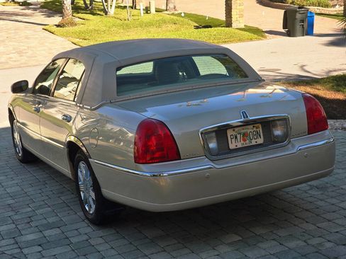 Used 2003 Lincoln Town Car Cartier image 48