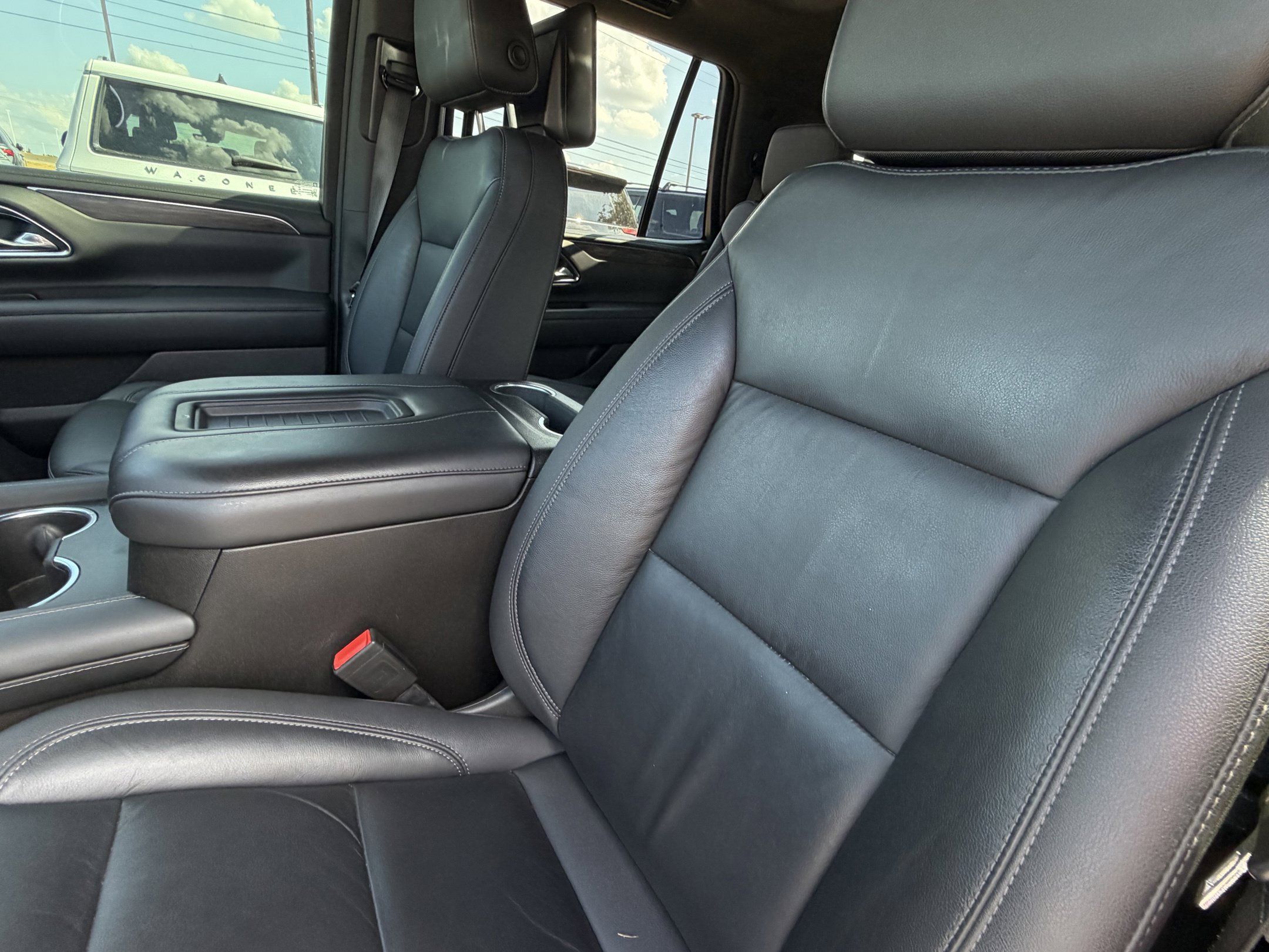 Used 2021 Chevrolet Tahoe Z71 w/ Z71 Off-Road Package AWD/4WD image 32