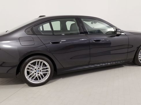 Used 2024 BMW 530i image 11
