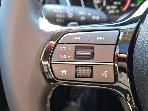 Used 2025 Honda Pilot Touring image 12