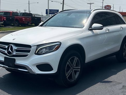 Used 2019 Mercedes-Benz GLC 300 4MATIC image 3