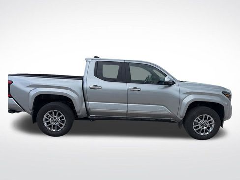 Used 2025 Toyota Tacoma Limited AWD/4WD image 8