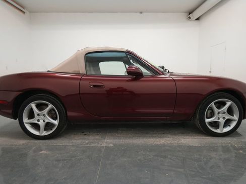 Used 2003 MAZDA MX-5 Miata image 10