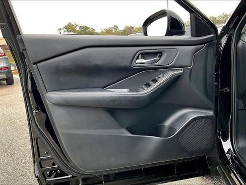 Certified 2025 Nissan Rogue SV image 22