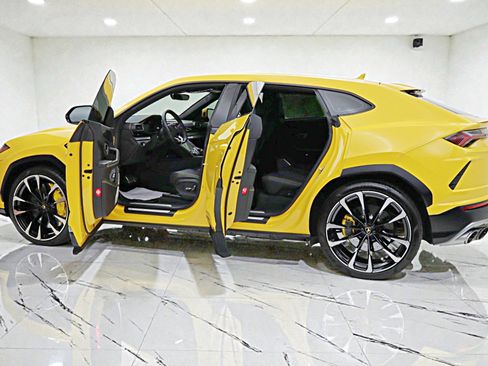 Used 2022 Lamborghini Urus /SELEZIONE PRE-OWNED CERTIFIED image 4