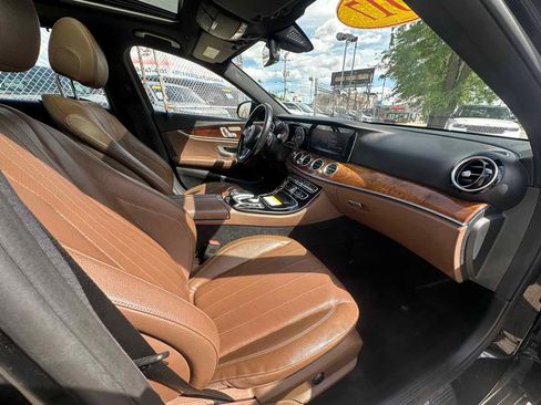 Used 2017 Mercedes-Benz E 300 4MATIC image 26