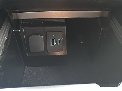 Used 2022 Ford Explorer Limited w/ Limited Technology Package RWD image 27