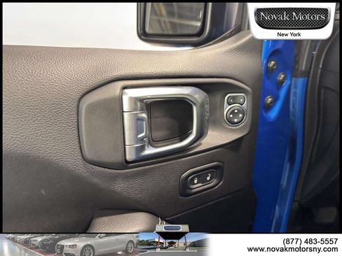 Used 2022 Jeep Wrangler Unlimited Sahara w/ Dual Top Group AWD/4WD image 14