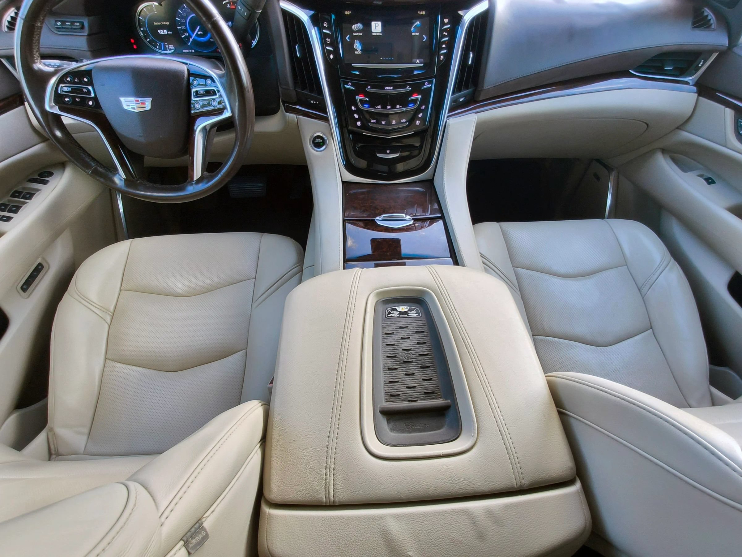 Used 2016 Cadillac Escalade Luxury AWD/4WD image 24