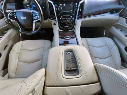 Used 2016 Cadillac Escalade Luxury AWD/4WD image 24