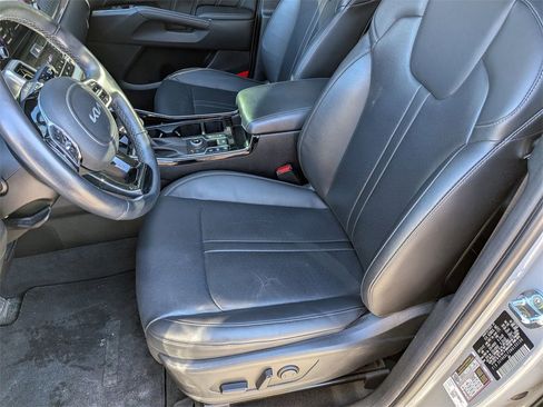 Certified 2022 Kia Sorento SX image 24